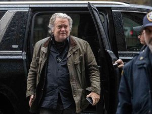 Eski Abd Başkanı Trump’ın Danışmanı Bannon Mahkemeye Çıktı