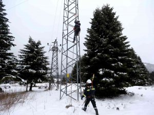 Enerjinin Kahramanları Uludağ’da Kar Mesaisinde