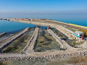 Van Gölü, Çevre, Şehircilik Ve İ̇klim Değişikliği Bakanlığı Desteğiyle Çamurdan Arındırılıyor