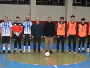 Dostluk, Empati Ve Farkındalık Maçının Başlama Vuruşunu Kaymakam Öztürk Ve Başkan Yılmaz Yaptı