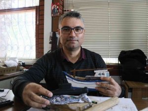 Denizden Çıkan Odunları Sanata Dönüştürüyor