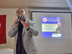 Yazar Sinan Yağmur: "İ̇mkanlar Olarak Çok Zenginiz Fakat Şu An Gönül Fakiriyiz"