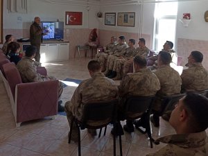 Erzincan’da Jandarma Personeline Avcılık Mevzuatı Eğitimi Verildi