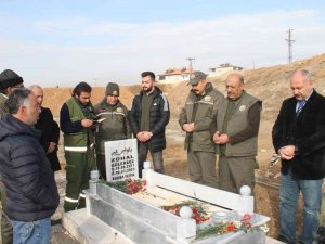 Orman Bölge Müdürlüğü, Kimsesizler Mezarlığına Gömülen Kızın Mezarına Ağaç Dikti