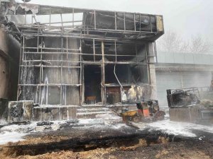 Tuzla’da İ̇ski̇ Doğalgaz Borusunu Patlattı, Ak Parti Teşkilat Bürosu Küle Döndü