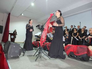 Balıkesir’de Halk Eğitim Korosu’nun Konseri Coşturdu