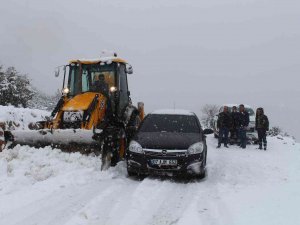 Korkuteli’de Karla Yoğun Mücadele