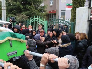 25 Yaşındaki Tuğçe, Gelinlik Örtülü Tabutunda Son Yolculuğuna Uğurlandı