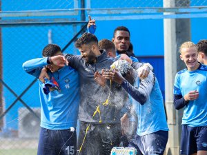 Akintola’ya Brezilya Usulü Doğum Günü Kutlaması