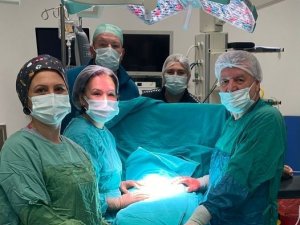 Mesanesinden 5 Santimetrelik Taş Çıkarıldı