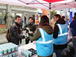 Küçükçekmece Belediyesi, Final Haftasına Giren Üniversite Öğrencilerine Yemek İkramında Bulundu