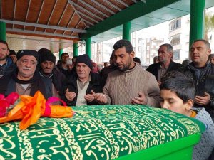 Soba Faciasında Duygulandıran Veda: Annesine, Tabutunu Öperek Veda Etti
