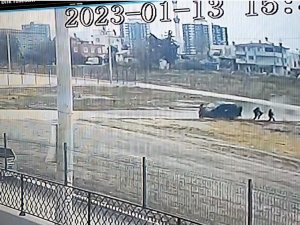 Araç, Öğrencilerin Arasına Daldı: 3 Yaralı