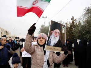 Tahran’da Hükümete Destek Gösterisi: "Hepimiz Hamaney’in Askeriyiz"