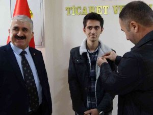 Türkiye İkinciliğini Kazanan Yüksekovalı Öğrencilere İş Adamlarından Altın Hediyesi