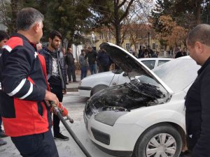 Seyir Halindeki Otomobil Alev Aldı