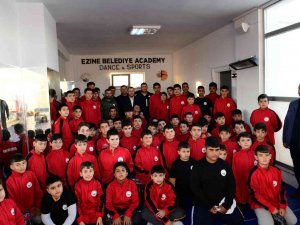 Başkan Yüksel, Güreş Kursuna Katılan Sporcularla Bir Araya Geldi