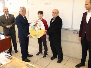 Tavşanlı’da ’İ̇yilikte Yarışan Sınıflar, Her Sınıfın Bir Yetim Kardeşi Var’ Projesi