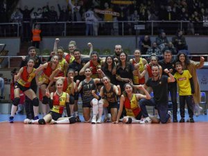 Göztepe Voleybol, Kritik Virajda