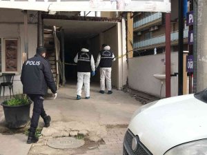 Yaşlı Adam, Pansiyonun Müştemilatında Ölü Bulundu