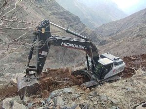 Engelli Kardeşler İçin 2,5 Kilometrelik Yol Çalışması