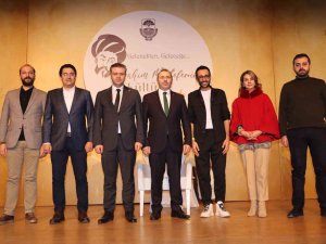 Yalova’da Öğrenciler Müftüoğlu’na Yoğun İlgi Gösterdi