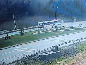 Test Sürüşüne Çıkan Otobüs İle Hafif Ticari Araç Çarpıştı: 1 Ölü, 1 Yaralı