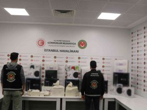 İ̇stanbul Havalimanında Kaçak Cep Telefonu Ve Oyun Konsolu Operasyonu