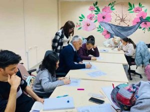 Karaman’da Gençlik Merkezinin Karakalem Kursu Büyük İlgi Görüyor