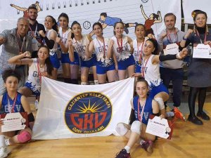 Kolej Vakfı Genç Kızlar Voleybol Takımı Türkiye Yarı Finallerinde