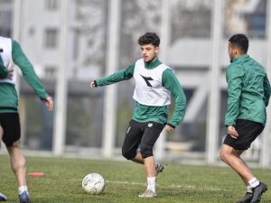 Bursaspor Yarı Sahada Çift Kale Maç Yaptı