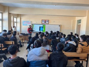 Jandarmadan Öğrencilere Zararlı Alışkanlıklarla Mücadele Eğitimi