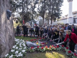 Zübeyde Hanım Ölümünün 100. Yıl Dönümünde Kabri Başında Anıldı