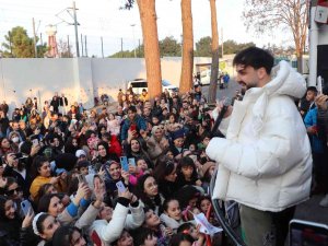 Sefo Büyüdüğü Mahallenin Okulunda Konser Verdi