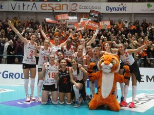 Sultanlar Ligi: Eczacıbaşı Dynavit: 3 - Fenerbahçe Opet: 0