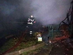 Samanlık Yangınında İtfaiye Eri Dumandan Etkilendi