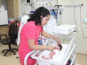10 Günlük Bebeği Cami Kapısına Bırakıp Terk Ettiler
