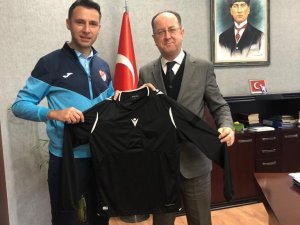 Sınıf Öğretmeni Süper Lig Yardımcı Hakemliğine Yükseldi