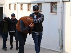 Adana’da İki Torbacı Tutuklandı