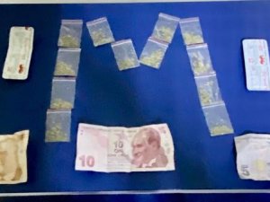Ayakkabısından Eroin Saçıldı