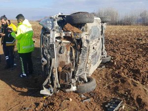 Devrilen Otomobilden Burnu Bile Kanamadan Çıktı