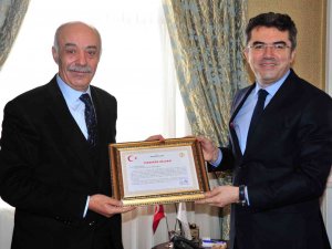 Vali Memiş’ten Yücelik’e Teşekkür Belgesi