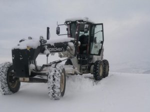 Tunceli’de Ulaşıma Kapanan 47 Köy Yolunu Açma Çalışmaları Başladı