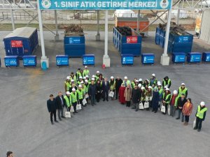 Öğrenciler, Ambalaj Atıkları Toplama Ayırma Merkezi’ni İnceledi