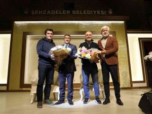 ’Sosyal Medya Çağında Edebiyat’ Şehzadeler’de Masaya Yatırıldı