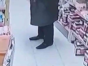 Çaldığı Matkabı Paltosuna Sakladı, İş Yeri Sahibi Kapıda Böyle Durdurdu