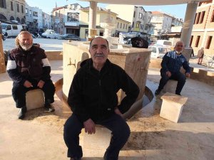 Burhaniye’de Tarihi Caminin Şadırvanı Hizmete Girdi