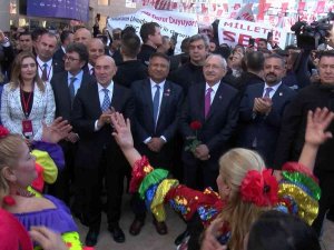 Kılıçdaroğlu: "Cumhuriyet Tarihinde İlk Kez Bir Roman Milletvekili Meclise Girdi"