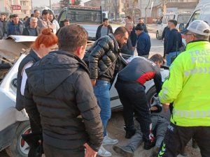 Hurdaya Dönen Otomobilden Yaralı Olarak Çıktı