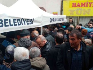 Tonlarca Hamsi Kapış Kapış Dağıtıldı